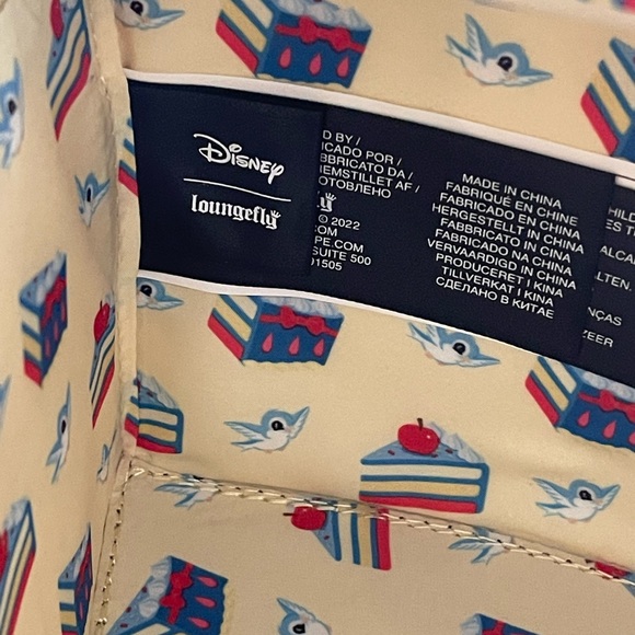 Loungefly Disney Snow White Cosplay Cake Crossbody Bag - Picture 15 of 16